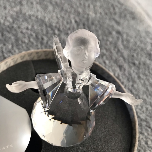 Larger size Swarovski crystal angel figurine - Picture 3 of 5